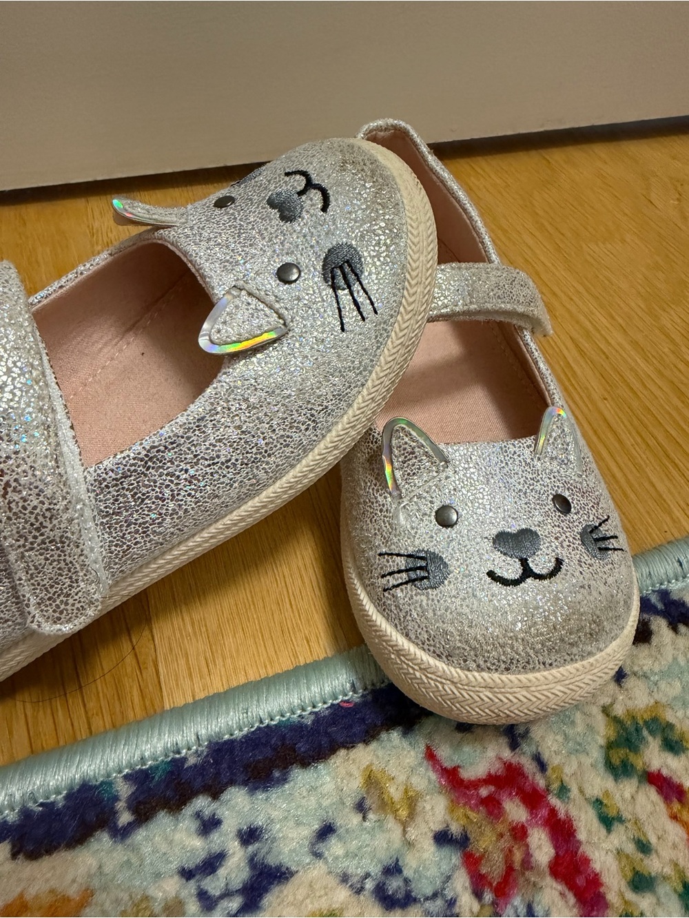 Harper Canyon Silver Glitter Cat Mary Jane Shoes